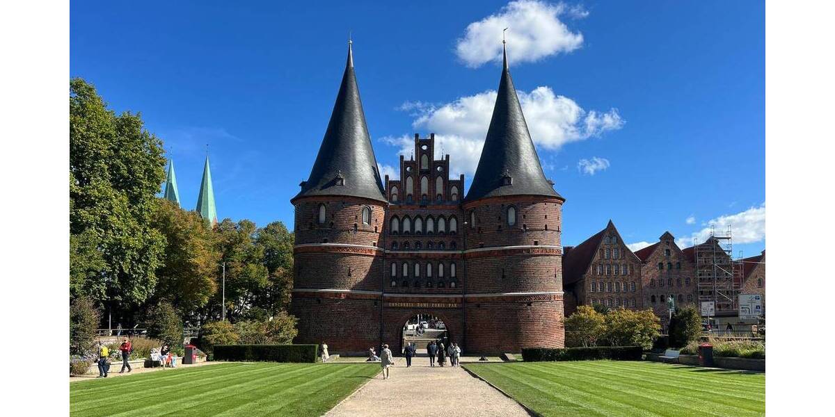 Etagenwohnung Lübeck Innenstadt - 6 Zimmer, 175 m&sup2;, 4.500&euro; | Angebot:26401158
