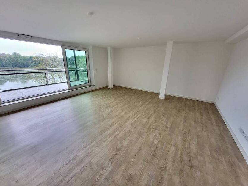 Exklusiv: Sanierte 3-Zi.-Wohnung mit Carport, Aufzug, Balkon & traumhaftem DOM-Blick am Mühlenteich