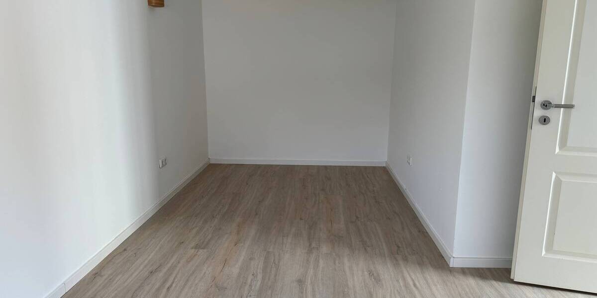 Sanierte 5 Zimmerwohnung in einer Doppelhaushälfte 5 zimmer