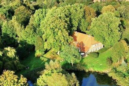 Exklusiv: Stattliches Herrenhaus (ca. 550 m²Bj. 19. Jh.) auf 29.876 m² Seengrundstück (Eigenland) 1 zimmer