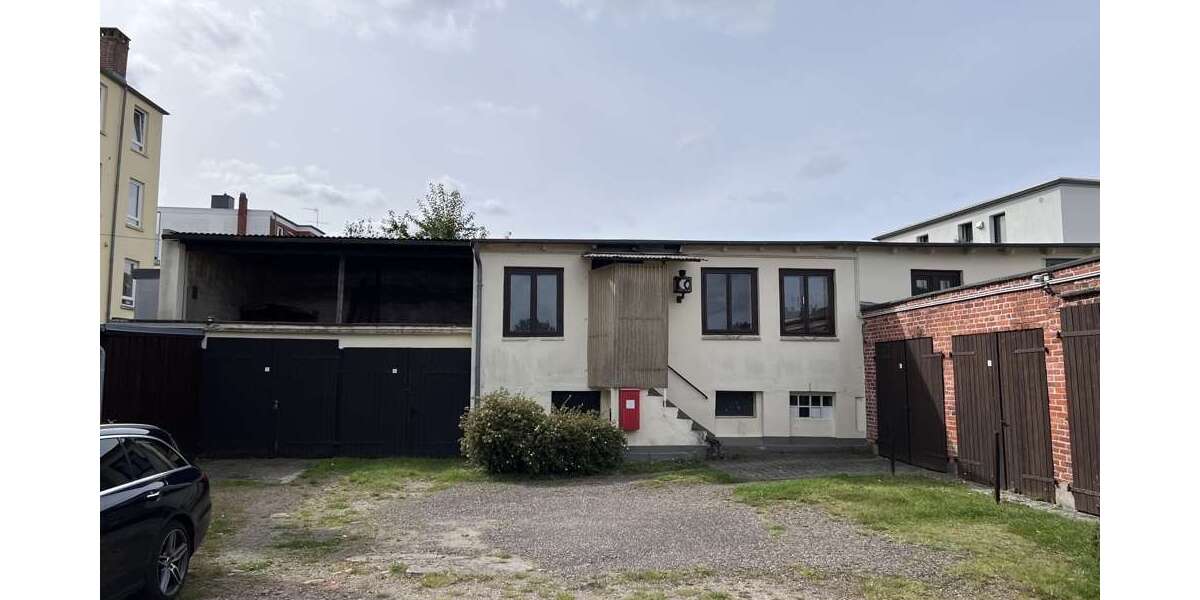 Halle in Lübeck 400 € 100 m² zimmer