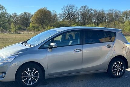 Toyota Corolla Verso 58.909 km 10.500 &euro; Lübeck 23569