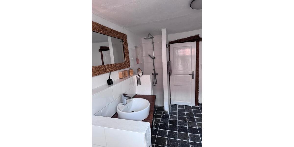 Etagenwohnung Lübeck Innenstadt - 2 Zimmer, 110 m&sup2;, 700&euro; | Angebot:25419605