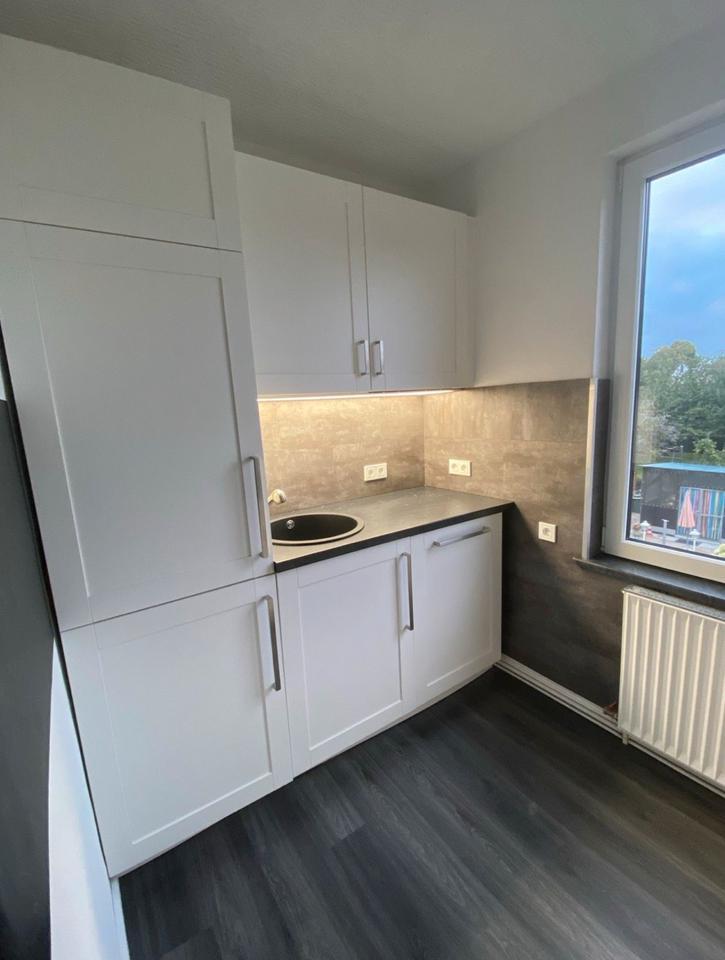 2 Zimmer Wohnung, Einbauküche, an Einzelperson
