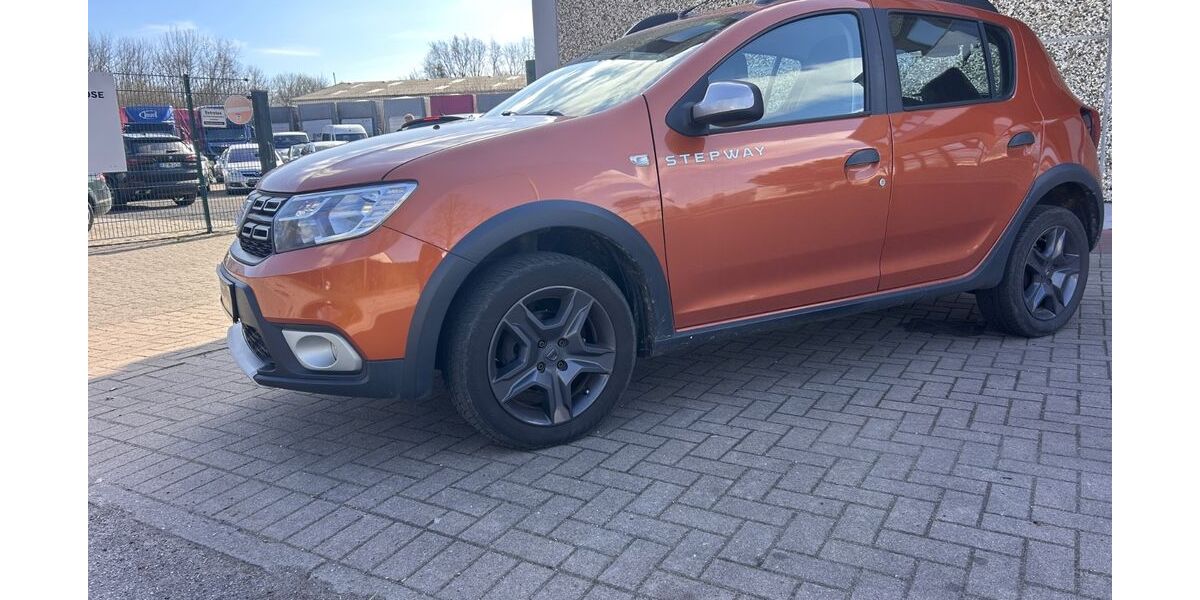 Dacia Sandero 101.500 km 7.900 &euro; Lübeck 23556