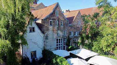 TREPPENGIEBEL - ENSEMBLE MIT GESCHICHTE & RENDITE - Wohn- & Geschäftshaus Lübeck Innenstadt | Angebot:27607701