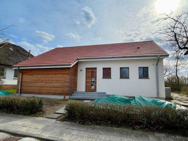 Bungalow Bad Oldesloe - 2 Zimmer, 92 m&sup2;, 1.700&euro; | Angebot:25734638