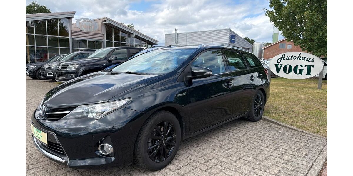 Toyota Auris 194.111 km 7.490 &euro; Bad Segeberg 23795