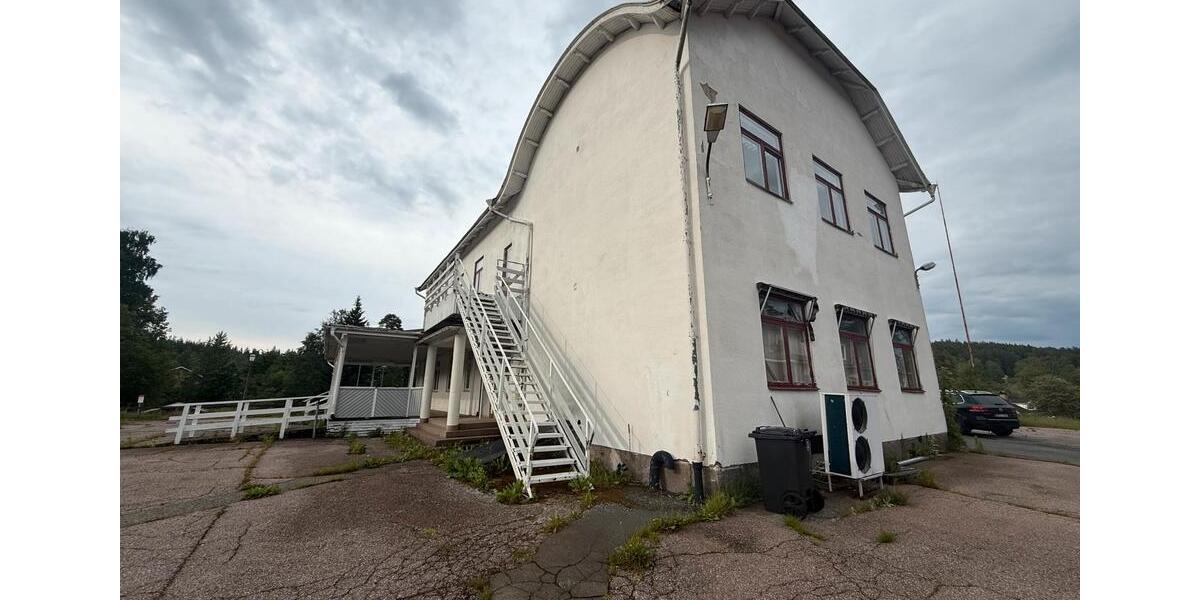 Einfamilienhaus Groß Grönau - 18 Zimmer, 2.000 m&sup2;, 175.000&euro; | Angebot:26826353