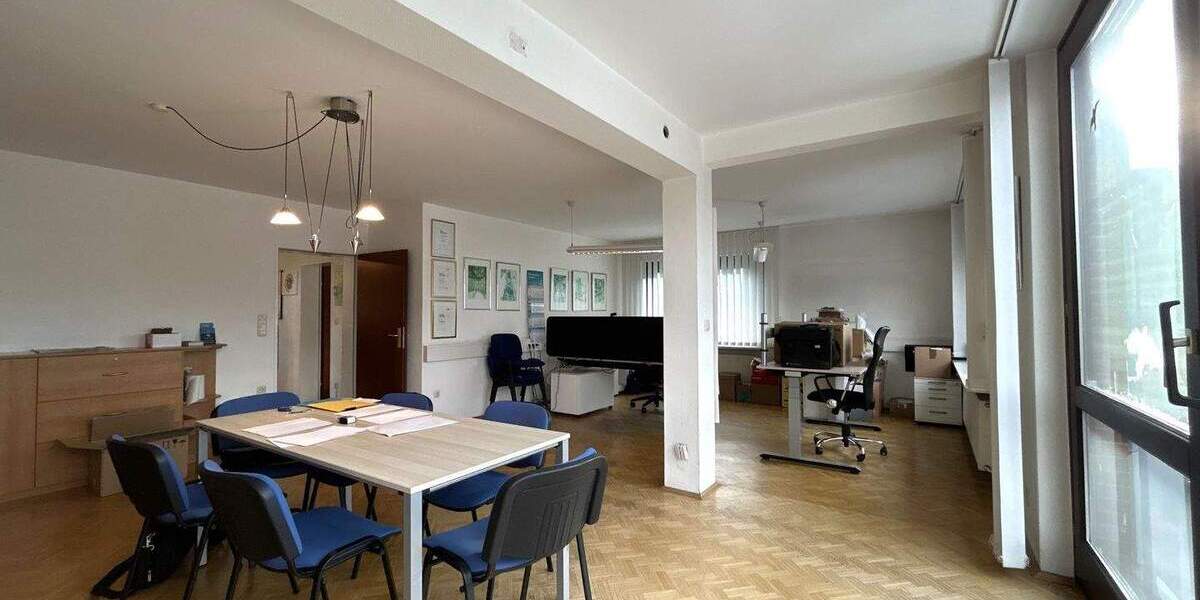 Rarität: Großzügiges, vollunterkellertes EFHZFH mit Doppelcarport und 5 Garagen in Lübeck-Kücknitz 8 zimmer