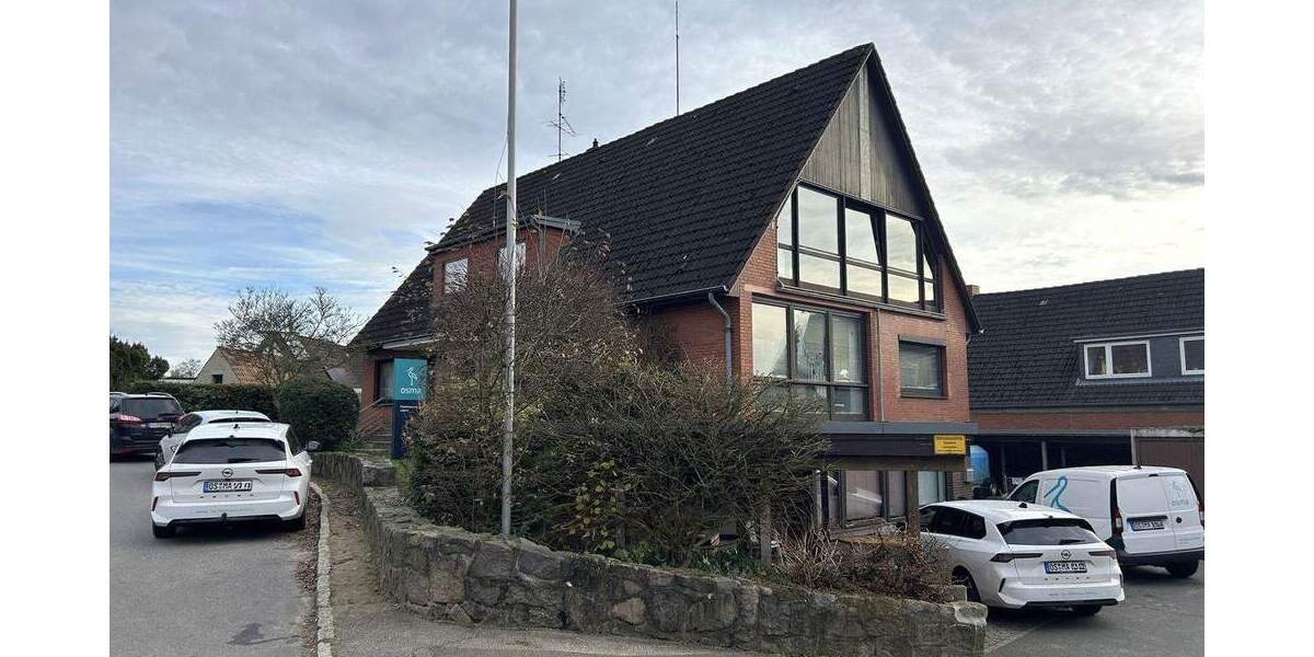 Rarität: Großzügiges, vollunterkellertes EFHZFH mit Doppelcarport und 5 Garagen in Lübeck-Kücknitz 8 zimmer