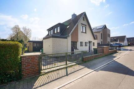 Großzügiges, modernisierungsbedürftiges Ein- Zweifamilienhaus in Timmendorfer Strand 9 zimmer
