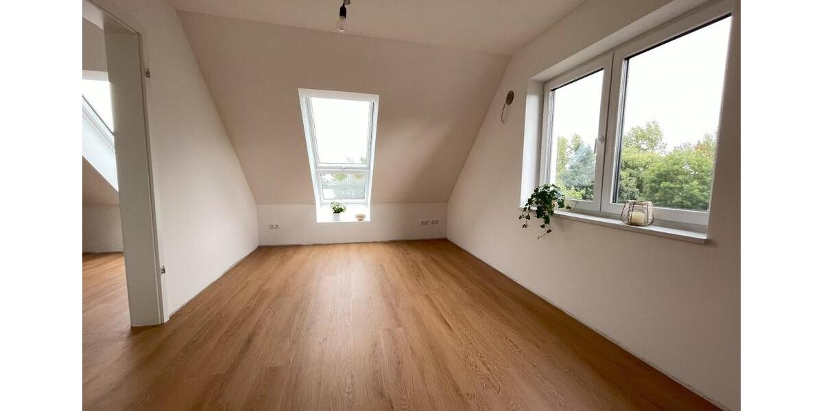 Dachgeschoßwohnung Reinfeld (Holstein) - 2.5 Zimmer, 88 m&sup2;, 1.740&euro; | Angebot:24826383