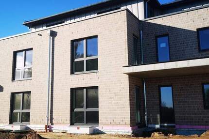 Neubau-Erstbezug: Moderne 4 Zi.-Wohnung mit Fahrstuhl und gr. Balkon 4 zimmer