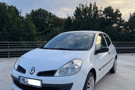 Renault Clio 135.000 km 2.000 &euro; Lübeck 23554