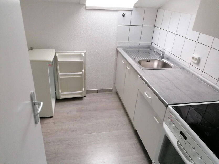 Gemütliche 2-Z-DG-Wohnung mit V-Bad in Neustadt i.H. 2 zimmer
