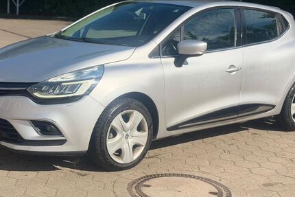 Renault Clio 280.000 km 4.999 &euro; Lübeck 23554