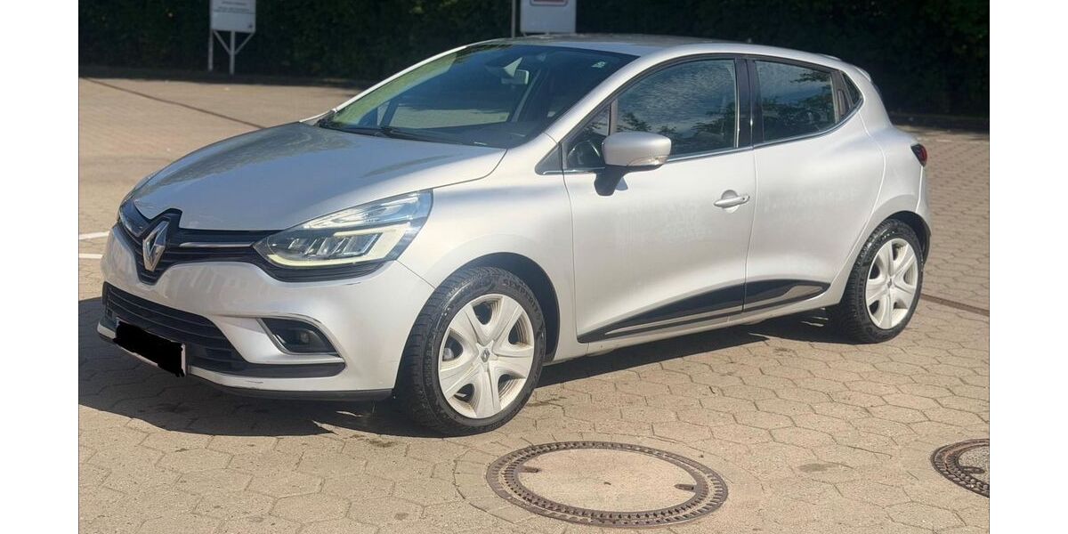 Renault Clio 280.000 km 4.999 &euro; Lübeck 23554