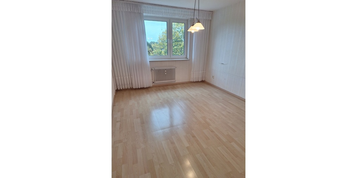 Gemütliche Wohnung in der 4. Etage; 23560 HL- Moisling 3 zimmer