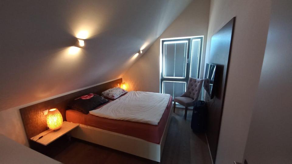 Dachgeschoßwohnung Timmendorfer Strand - 3 Zimmer, 90 m&sup2;, 1.200&euro; | Angebot:25452977