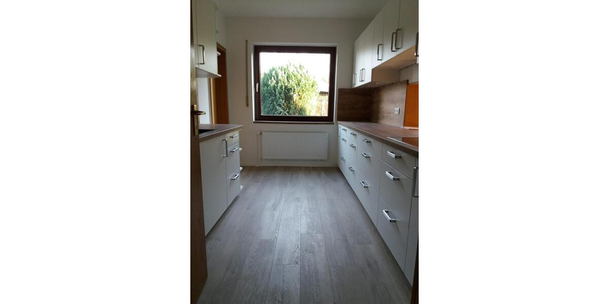 Wohnung Erdgeschoss zu vermieten 126qm plus Keller,Garage Garten 5 zimmer