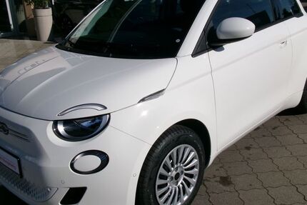 Fiat 500e 16.100 km 21.990 &euro; Lübeck 23554
