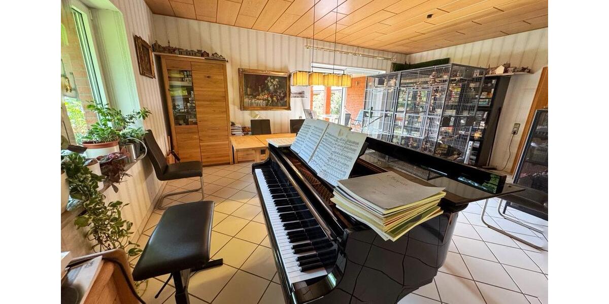 Etagenwohnung Lüdersdorf - 9 Zimmer, 236 m&sup2;, 2.500&euro; | Angebot:24624031