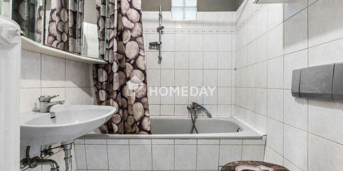 ETW mit Balkon in grüner Lage | In frisch saniertem MFH | 1. OG 3 zimmer