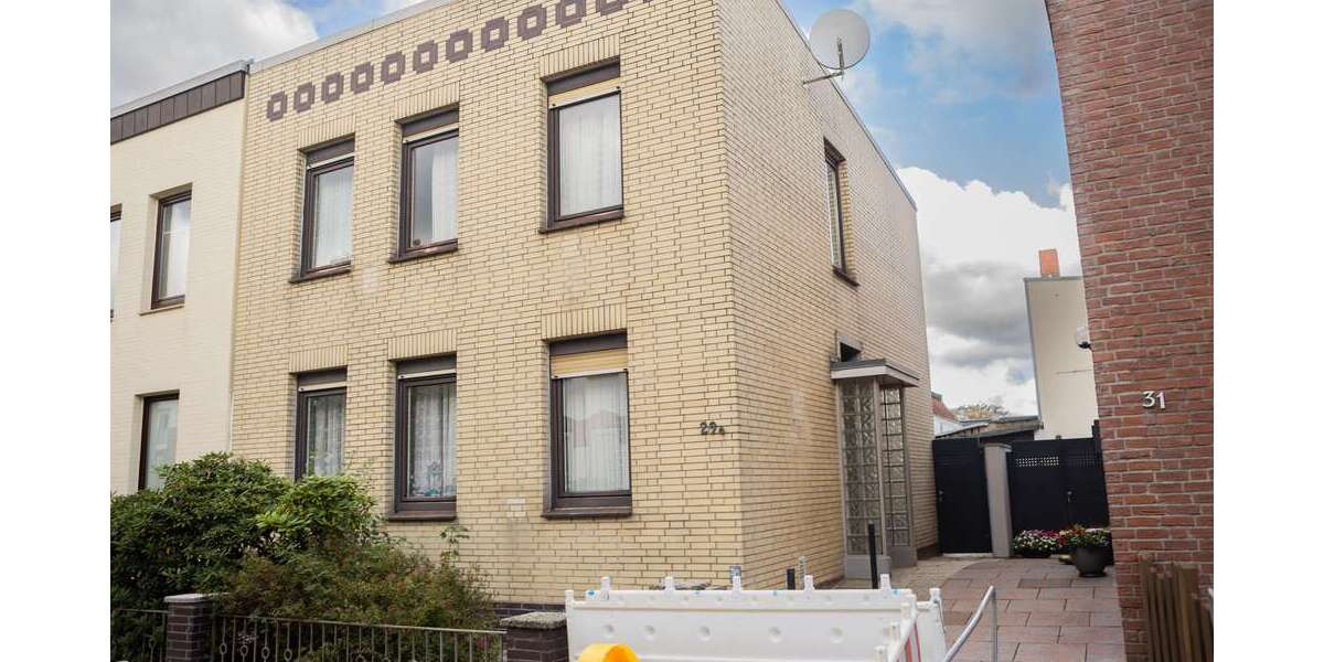 Haus zum Kaufen in Lübeck 199.000 € 95.52 m² 8 zimmer