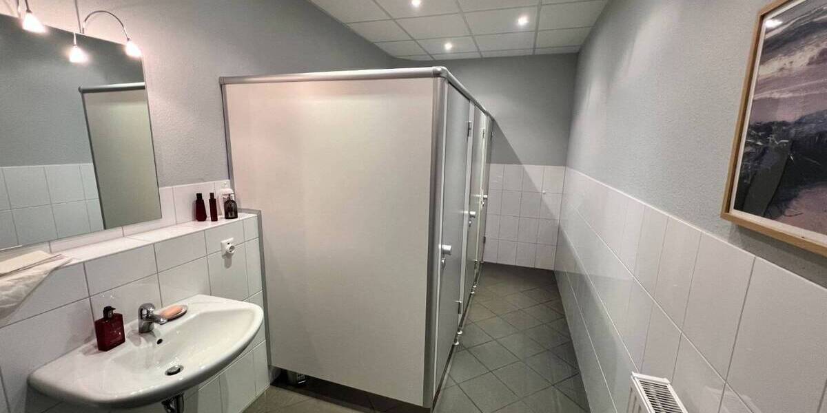 Gewerbeobjekt Lübeck St. Gertrud - 6 Zimmer, 400 m&sup2;, 2.800&euro; | Angebot:25798667