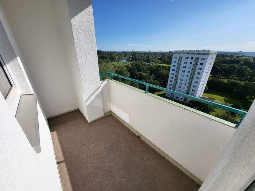 Gepflegte 2 Zimmer-Wohnung mit Loggia und PKW-Stellplatz in 23560 Lübeck, Moislinger Mühlenweg 2 zimmer