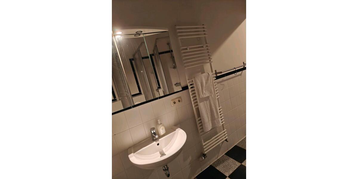 Ein Zimmer in 23564 zur Untermiete in schöner Villa – zentrumsnah 1 zimmer