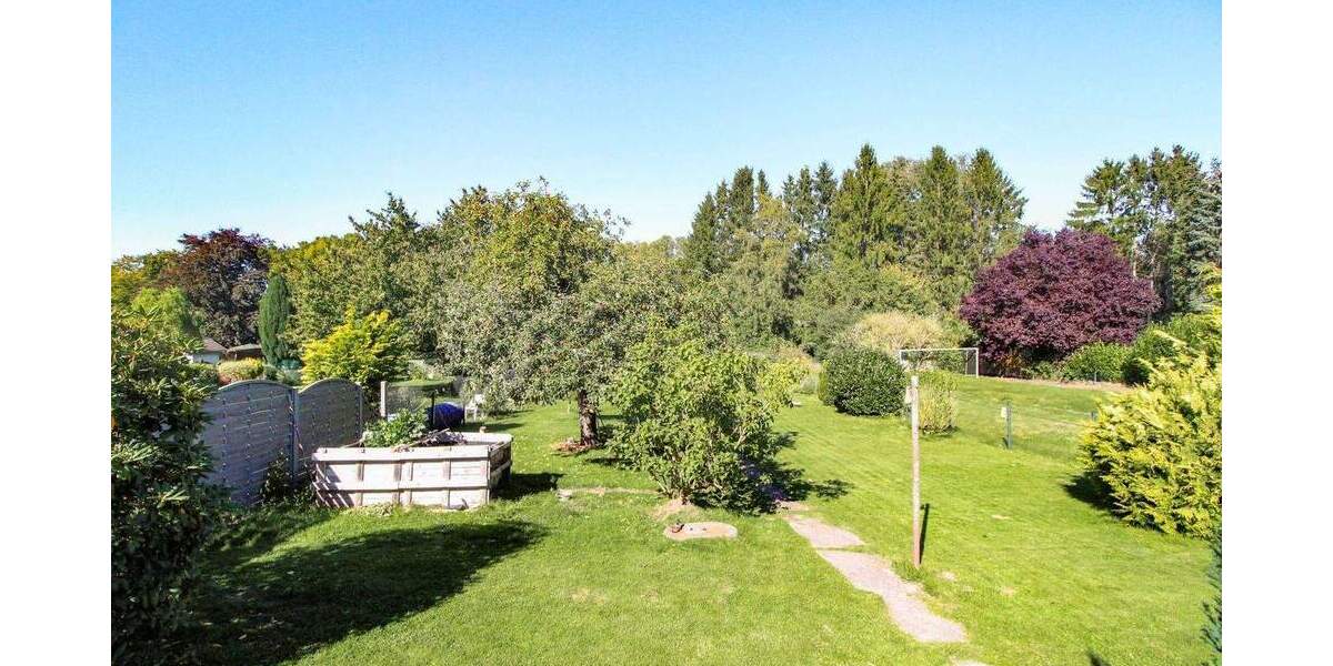 Charmante Doppelhaushälfte auf Erbpachtgrund mit großem Garten und Gestaltungspotenzial 5 zimmer