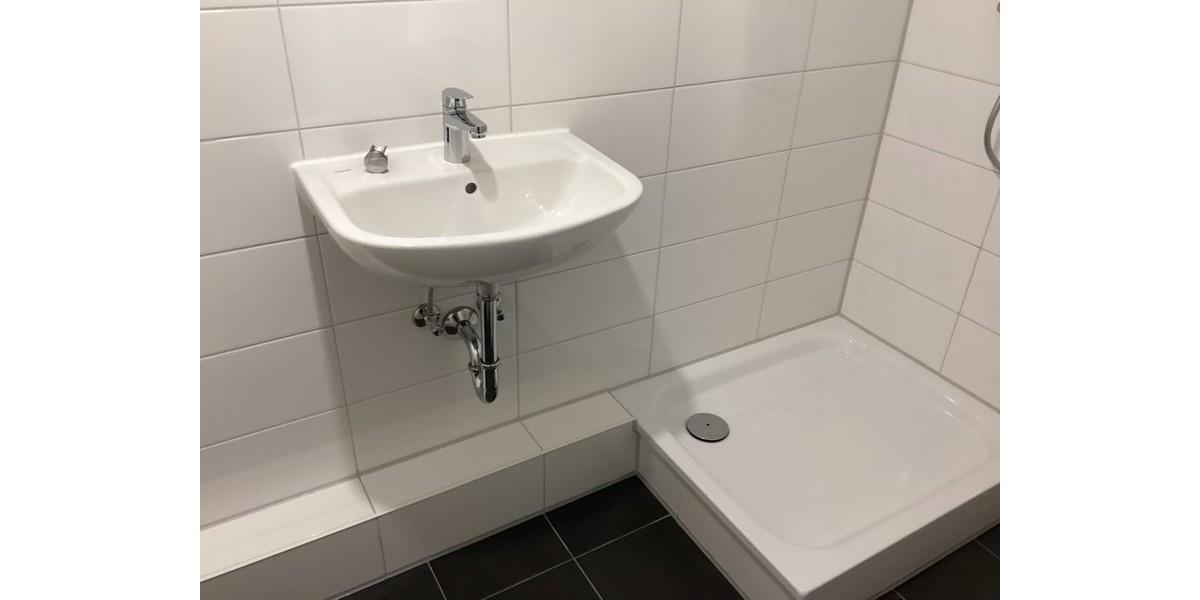 Schöne und frisch sanierte 2 Zimmer Wohnung mit Aufzug und sofort anmietbar! 2 zimmer