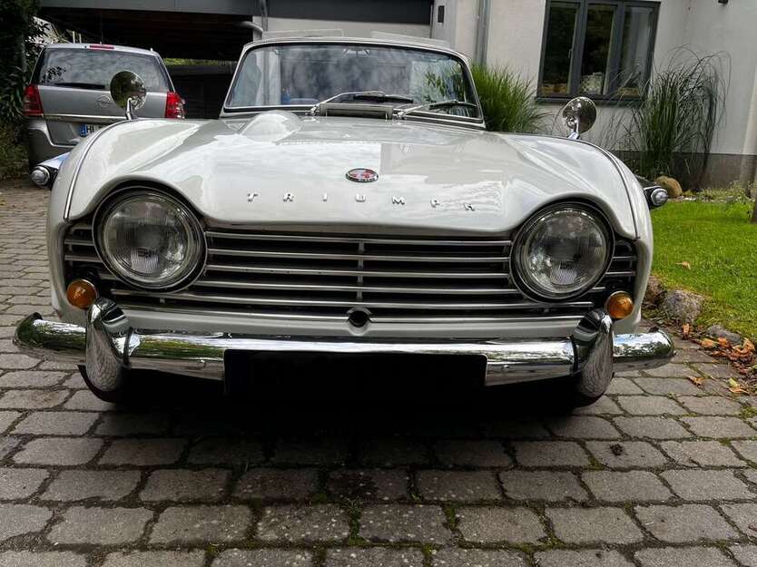 Triumph TR4 53.500 km 34.500 € Lübeck 23564