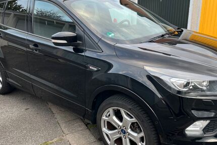 Ford Kuga 49.000 km 15.495 &euro; Lübeck 23566