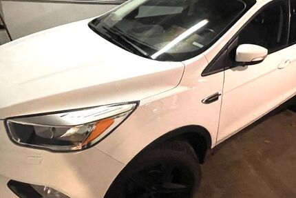 Ford Kuga 83.000 km 12.999 &euro; Lübeck 23552