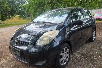 Toyota Yaris 198.500 km 2.700 &euro; Lübeck 23568