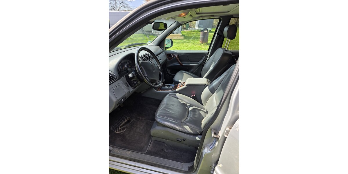 Mercedes-Benz ML 320 189.120 km 2.200 &euro; Bad Oldesloe 23843