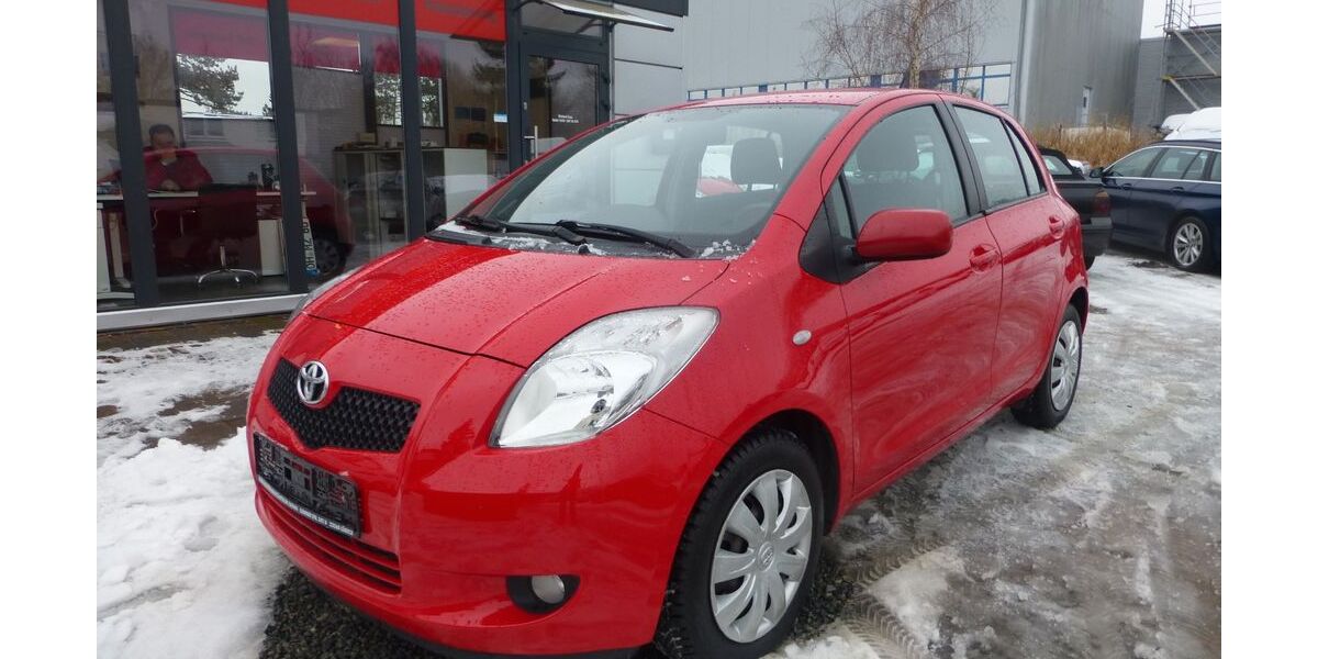Toyota Yaris 120.000 km 3.950 &euro; Lübeck 23560