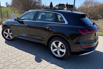 Audi e-tron 35.950 km 27.990 &euro; Bad Schwartau 23611