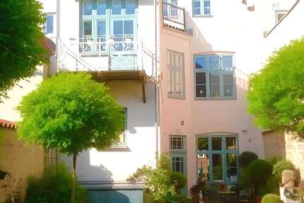 Haus zum Kaufen in Lübeck 1.400.000 € 200 m² 5 zimmer