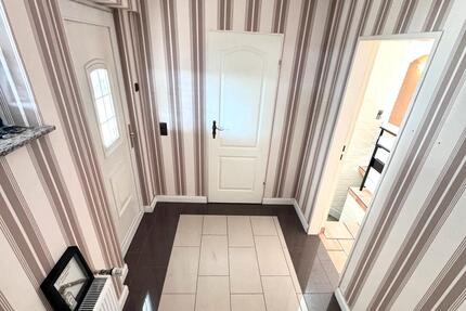 Großzügige 4 Zimmer Wohnung mit Keller & Pool zimmer