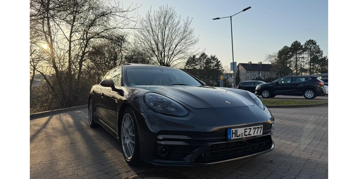 Porsche Panamera 218.026 km 21.900 &euro; Lübeck 23539