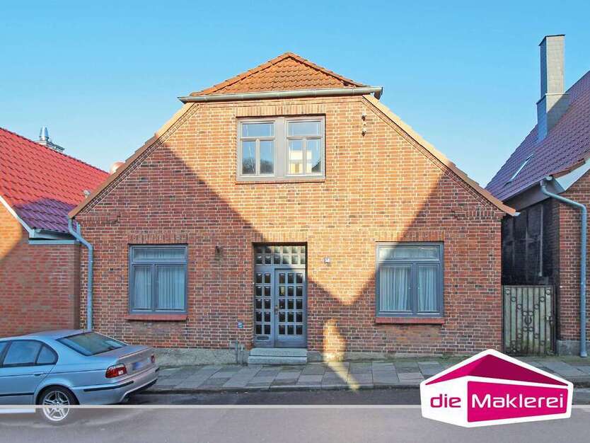 Haus zum Kaufen in Bad Segeberg 280.000 € 175 m²