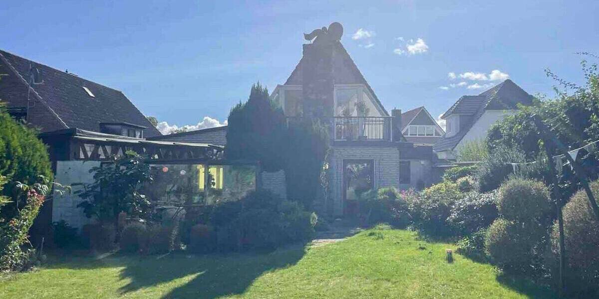 Wohnen & Vermieten unter einem Dach - 3-Parteienhaus mit großem Grundstück (aktuell vermietet) 9 zimmer