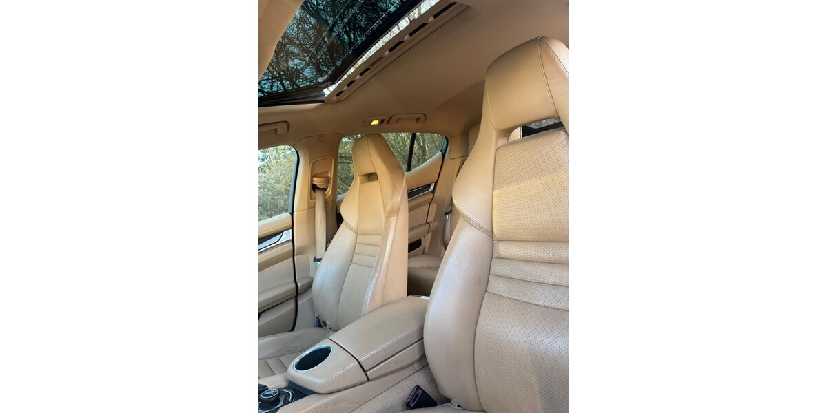 Porsche Panamera 218.026 km 21.900 &euro; Lübeck 23539