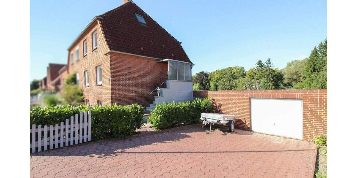 Charmante Doppelhaushälfte auf Erbpachtgrund mit großem Garten und Gestaltungspotenzial 5 zimmer