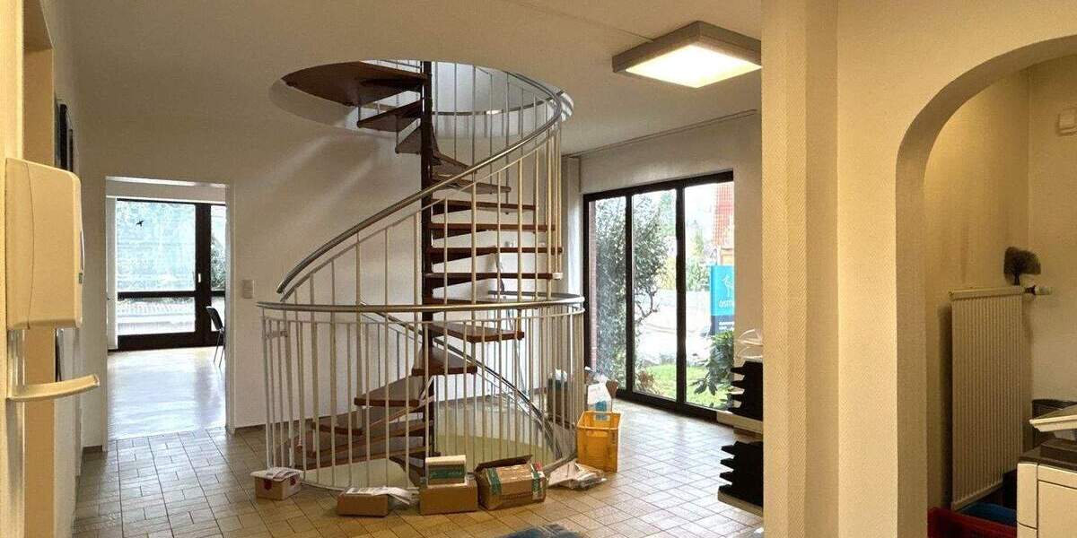 Rarität: Großzügiges, vollunterkellertes EFHZFH mit Doppelcarport und 5 Garagen in Lübeck-Kücknitz 8 zimmer