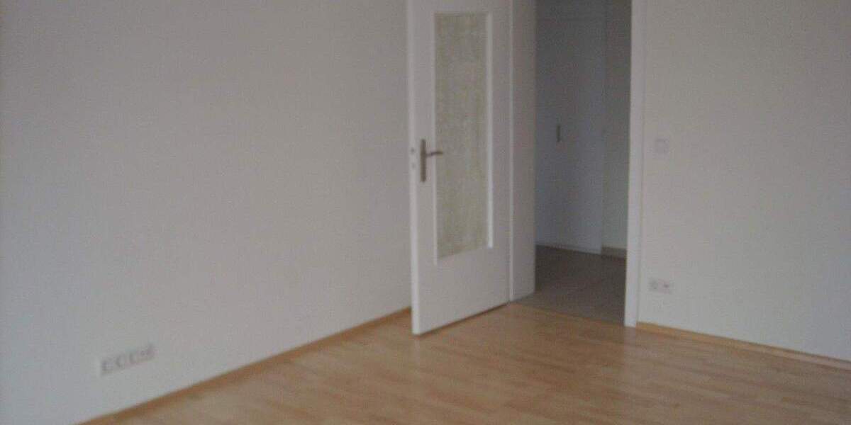 Sehr schöne, gut geschnittene und ruhige 2-Zimmer-Wohnung mit Balkon in St. Jürgen 2 zimmer
